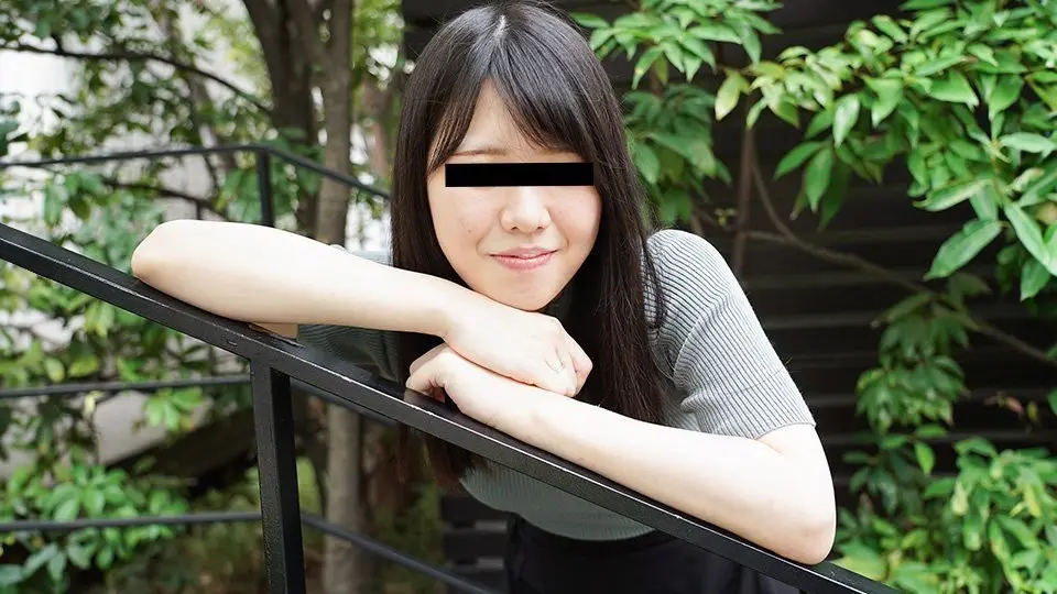 她用淫秽内衣用铁杆业余女孩努力地操纵自己！ 五月あおい 073024_01