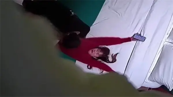 真实酒店偷拍拍到了奇葩的一幕
