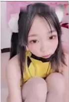 推特网红小仙云儿穿皮卡丘紧身衣自抠小穴还舔自己的淫水