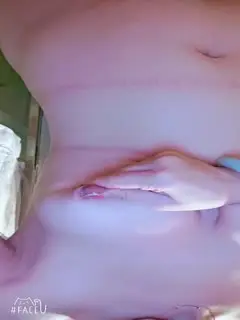 主播给粉丝们看胸