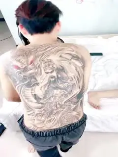 一堆00后嫩妹子群P淫乱【上篇】全多脱光光！左拥右抱捏奶子，妹子太多操不过来，抽插嫩穴爽翻。