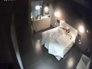 【国产】商务酒店豪华房偷拍中年男和情人开房浴室干完床上搞插嘴