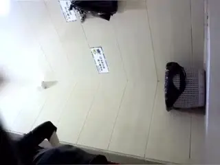 内部资源奇葩厕拍真实偷窥银行女职员尿尿意外拍到银行经理躲在厕所自慰
