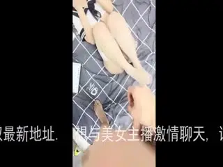 一边打电话撩骚，一边和两个帅哥3P_Chinese_home