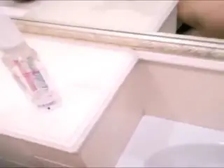 跪在马桶上被后入