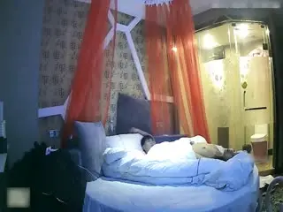 【在线】高颜值小清新大学美女和刚认识没多久的帅小伙酒店PP时