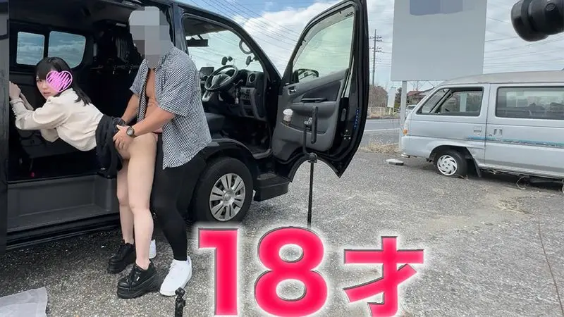 FC2PPV 4328059-1 完全顔出し！超有名メイド喫茶勤務の、１８歳、現役女子大生！！