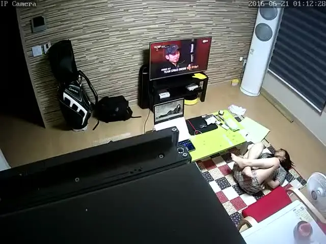 《精装 福利》百姓民居摄像头入侵真实偸拍整理集136V，亮点多多，把媳妇按在沙发上啪啪干进出都能看见爽歪歪啊~合集~6 21美女 new
