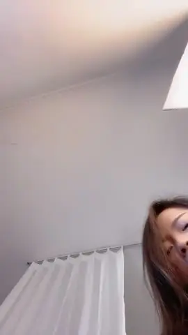 颜值不错的大奶女神全程露脸大秀直播,揉着奶子抠着逼,不断摩擦阴蒂淫水不停喷出好刺激,道具爆菊花别错过