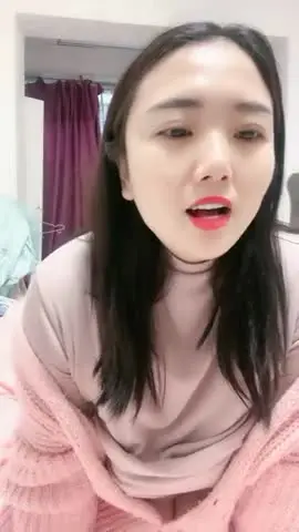 人妻御姐少妇美艳诱人,大奶子控制不住要从衣服里漏出来,礼物轰炸下脱光了诱惑狼友,揉骚奶子展示特写逼逼 new