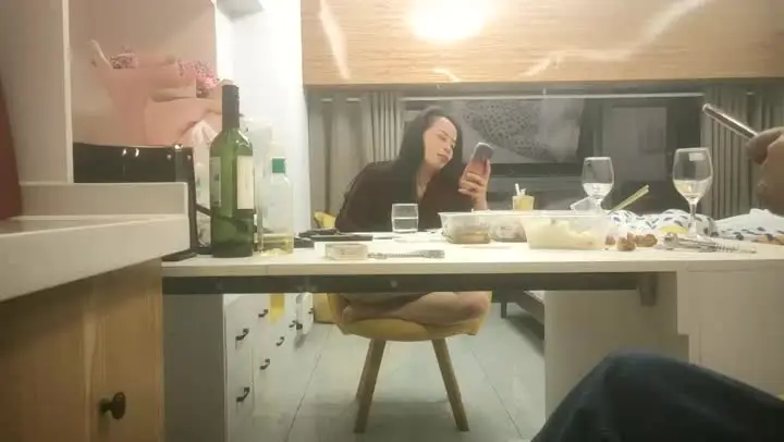 2023-3-22【今天你谈恋爱了吗】胖子约操骚熟女，聊聊天调调情，扒掉衣服手指扣穴，一顿猛操搞了两炮
