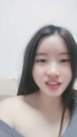良家小少妇露脸一个人在家陪狼友嗨,全程露脸风骚的大屁股,奶子不小自己揉捏,近距离自慰逼逼玩阴蒂好多水