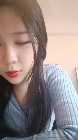 韩系网红女神刚下海!送礼物全裸自慰收费房!从下往上视角揉搓骚穴,掰开看菊花,扭腰摆臀