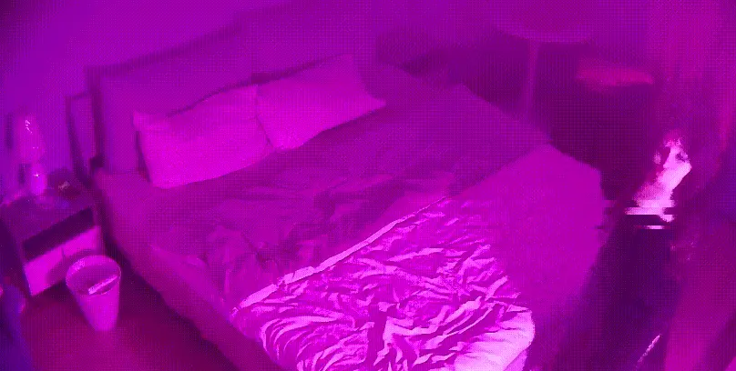 公寓酒店2 10-27 妓女接客 中年大叔还是有品位 点了一位长发及腰的漂亮妹子 怕不是年轻时的执念吧