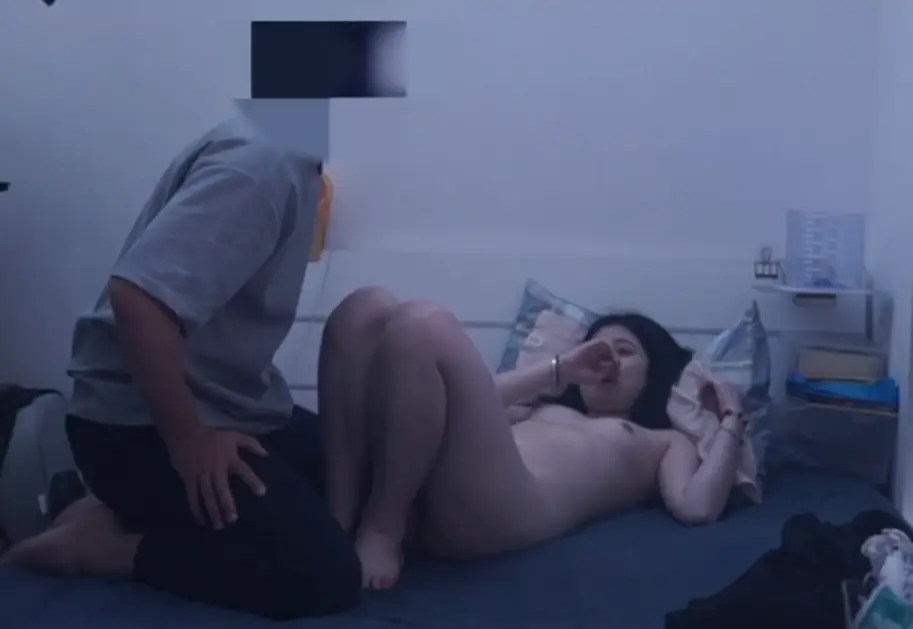 #jk007 虎牙酒窝小妹妹 也是个爱笑女 破处不久小b很浅 很容易顶到底 顶到一次嗯一声 刺刺的 还蛮爽的