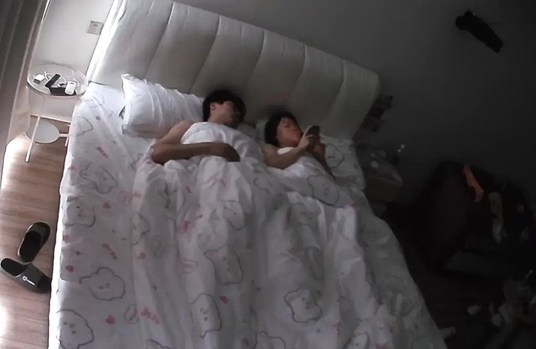 乐橙 5-15 晚上被操哭的女人 第二天照样穿上情趣内衣让男人操 完成男人抠逼到男人揉奶自己抠逼的转变