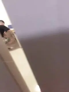 【百度云泄密流出】变态欲十足的丈夫央求老婆在儿子旁边大胆露点自在一旁拍摄场面非常刺激