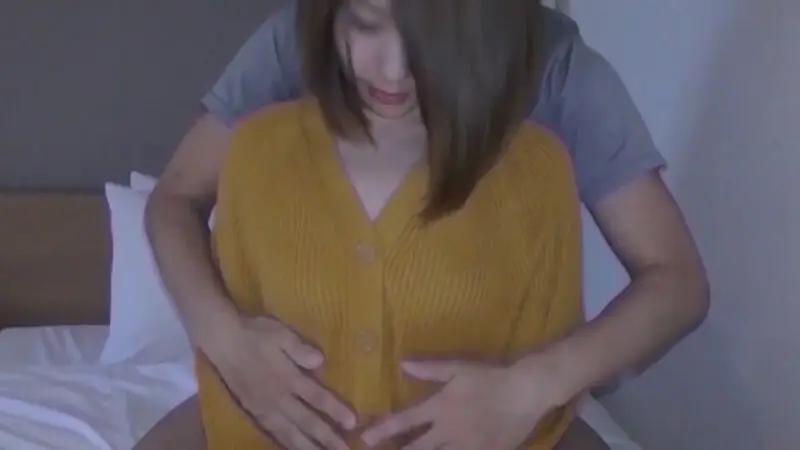 FC2-PPV-4688995 【限时5天重制版瘦脸马赛克】秋田美女人妻光天化日下饭店给老公买伴手礼被叫出来中出重制版