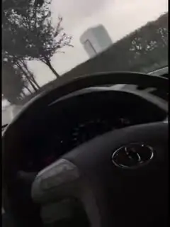 【激情车震】.接甜美的小女友下班女不去酒店了今天玩车震好不好男大白天玩这么刺激