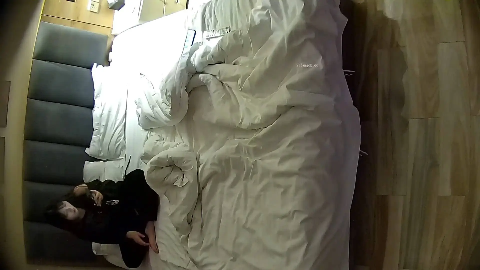 ❤️20260411❤️甜美女友用嫩脚逗弄男友JJ被男友按床头挺入