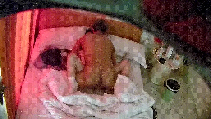 酒店偷拍无水印原版 8-2 好漂亮的酥胸美女 在酒店被男朋友缠着打炮 只想传统式 无奈还是被后入