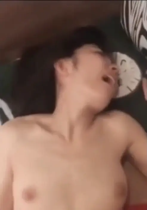 91Porn大神济南小白虎大尺度精品视频 “你跟我男朋友不是好兄弟吗，你操我你不怕他知道”