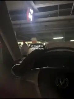江西地下车库一对年轻情侣户外露出野战被偷拍视频流出！俊男靓女在地下车库寻找刺激，本来以为没有人看到，不是真的想要给人看，但是没想到让老六背刺了！背后的车里竟然有人，还将两人做爱过程给拍摄了下来！好家伙妹子这身材是真的爽！后入的时候看起来就过瘾，这哥们太有福了！