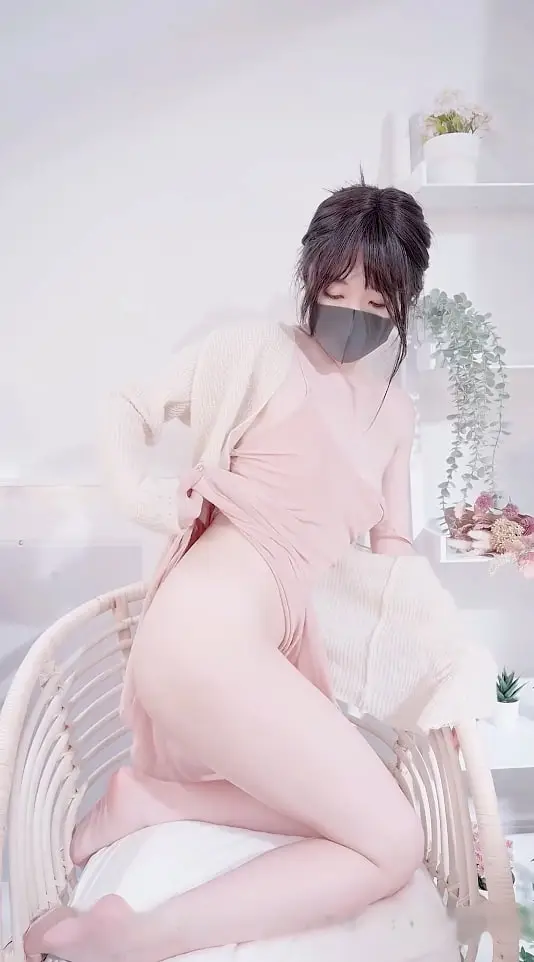 包臀裙的诱惑玩偶姐姐