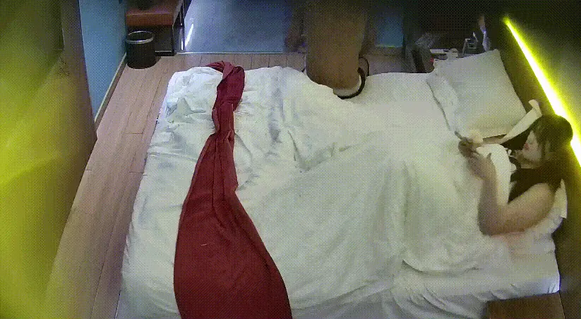 公寓酒店 9-26 兄弟们有机会一定要体验一次坦克妹 这巨乳和巨臀 不亲自体验 鸡生不算完整