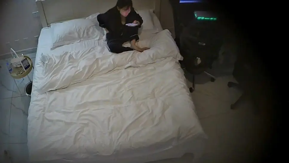 ⏪酒店偷拍⏩屌丝男躺床上享受模特身材女友口交服务