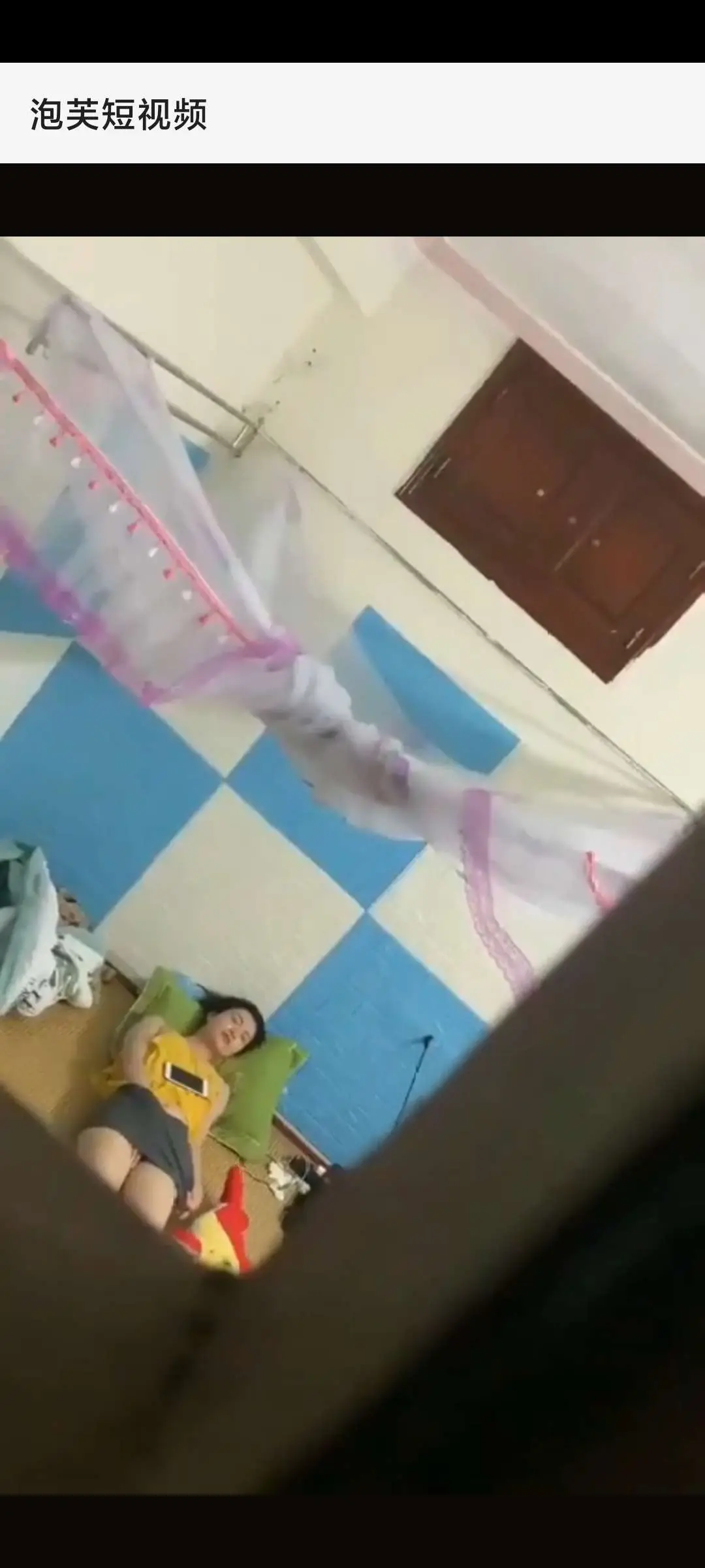 真实偷拍隔壁小姐姐自慰，表情真淫荡