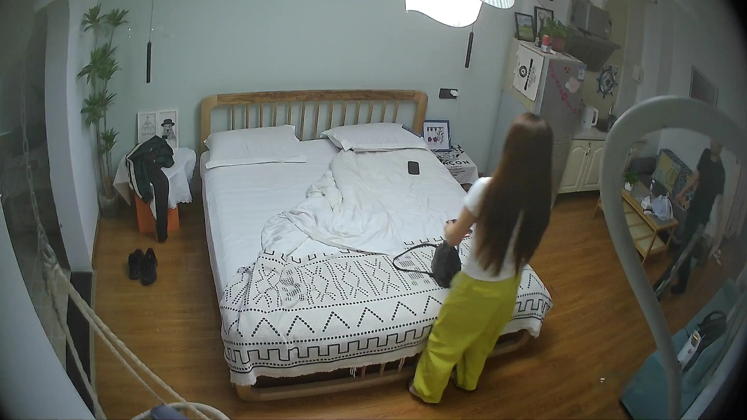 酒店偷拍5月❤小少妇换上情趣套装帮男人按摩后做爱