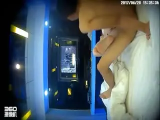 偷怕性感丰满的女神级白领美女下班后开房被男友疯狂内射4次貌似还是极品蝴蝶穴嫩到滴水的尤物