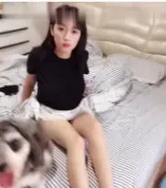 男友被榨干！欲求不满女友当镜头面狂骚自慰 淫水四溅求操