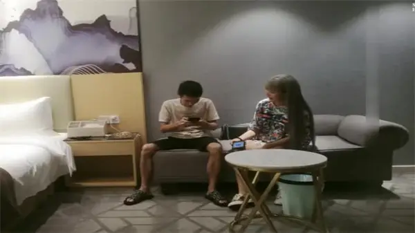 笔直大长腿看得流口水 极品美腿被爆操狂干