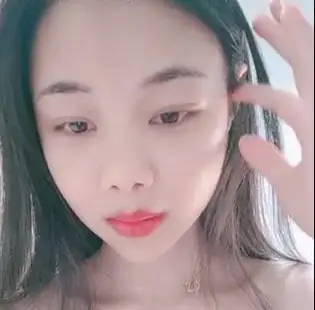 过年猛操娇小妻，口交打飞机后入淫摇
