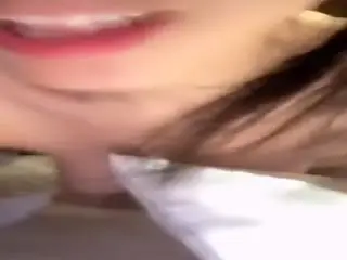 【情侣自拍】很主动很淫荡漂亮美女