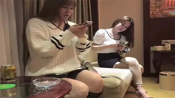 约啪丰满熟女人妻，巨乳骚穴求内射