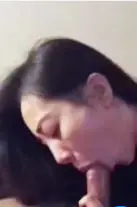超正气质女神为男友口爆，温柔舔弄深喉服务让他欲罢不能