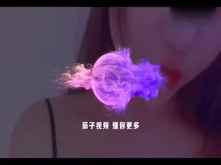 无毛小萝莉泳池裸泳露小逼
