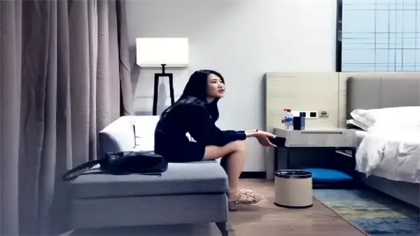 极品外围黑裙小姐姐，性感撩人让你欲火焚身！
