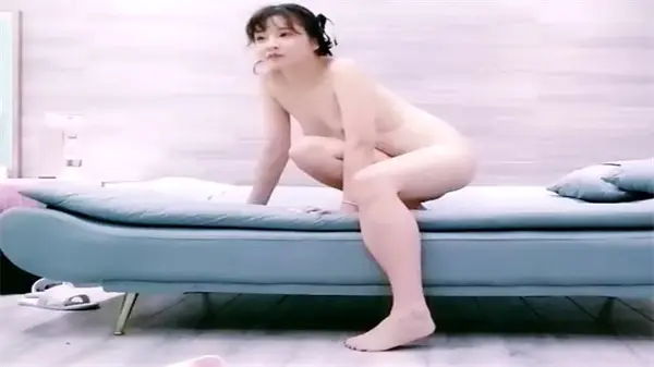 新晋网约探花柒夜：甜美嫩妹肉体饥渴，被爆操到秒硬大内射！