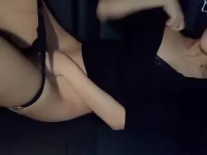 性感美女车内大胆色诱司机，露脸露点激烈车震，主动扒下裤子激情交战！