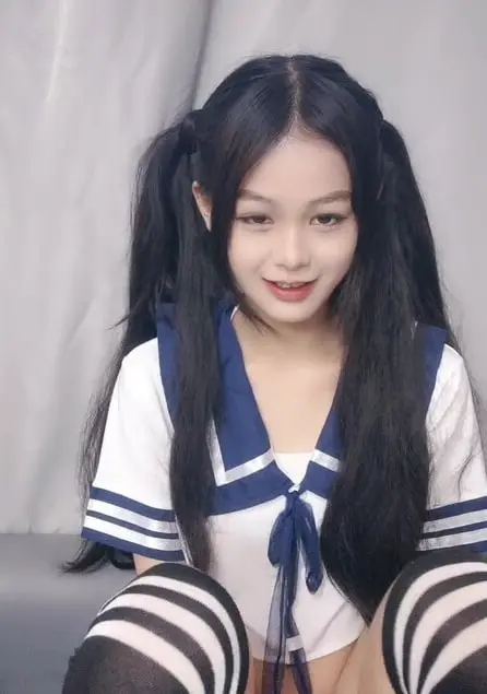 清纯双马尾学生妹 情趣制服翘臀撅起 跳蛋狂震动小穴 震动棒深插特写