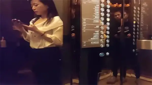 22岁极品美少女小秋酒店激情被狂干内射！
