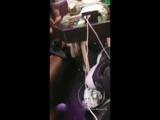 请小姐姐来唱歌，她直接把麦克疯塞进逼里了