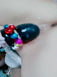 骚气黄发少妇道具自慰近距离特写按摩器震动逼高潮出水呻吟娇喘很是诱惑喜欢不要错过