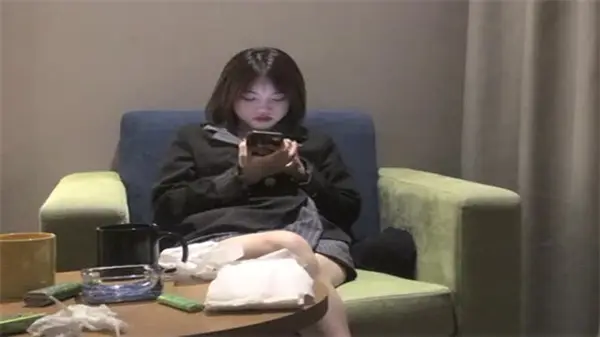 约炮达人专属：极品短发萝莉女神，嫩穴狂喷高潮迭起！