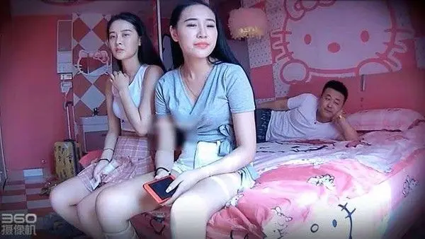 珍稀情趣酒店粉红套房.偷拍朋友刚走小肥哥就迫不及待按到模特级别女友啪啪鸡巴还挺大的对白清晰
