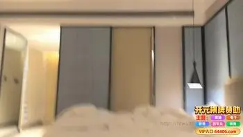 长发牛仔裤素颜嫩妹，舔奶调情骑乘猛操